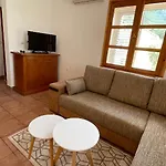 House Evita Nyaraló Prožura