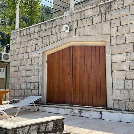 House Evita * Prožura